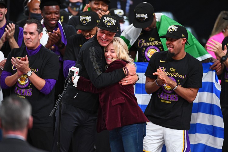 C7娱乐官方-ESPN：珍妮将佩林卡&amp;兰比斯等朋友视作家人 把亲生兄妹视作敌人